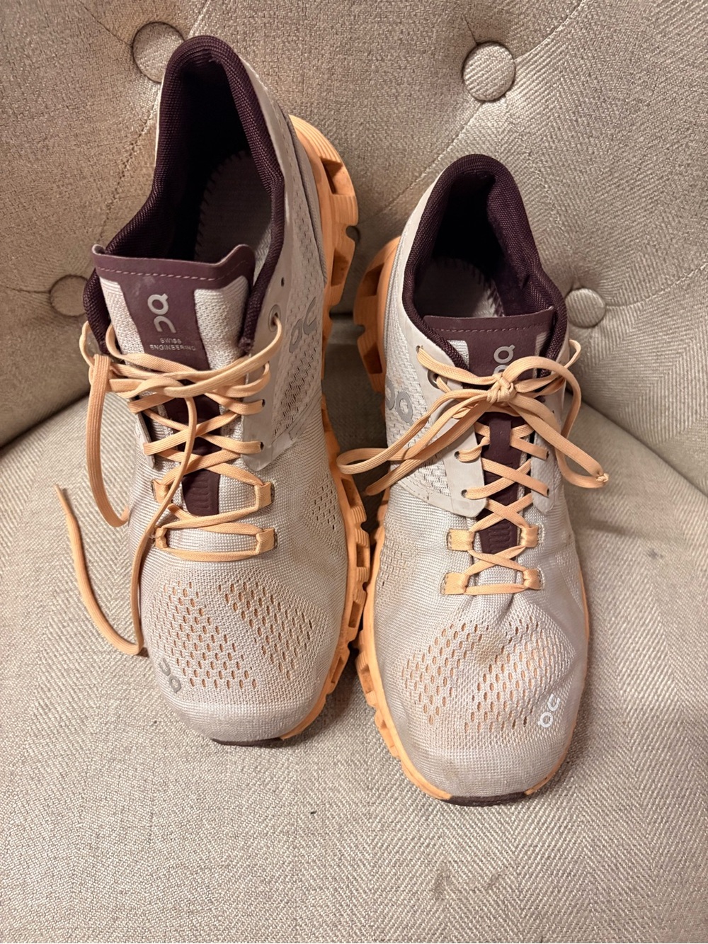 On Cloud Running Sneakers in Grey and Peach 🍑 size W 8.5 Swiss Engineering.